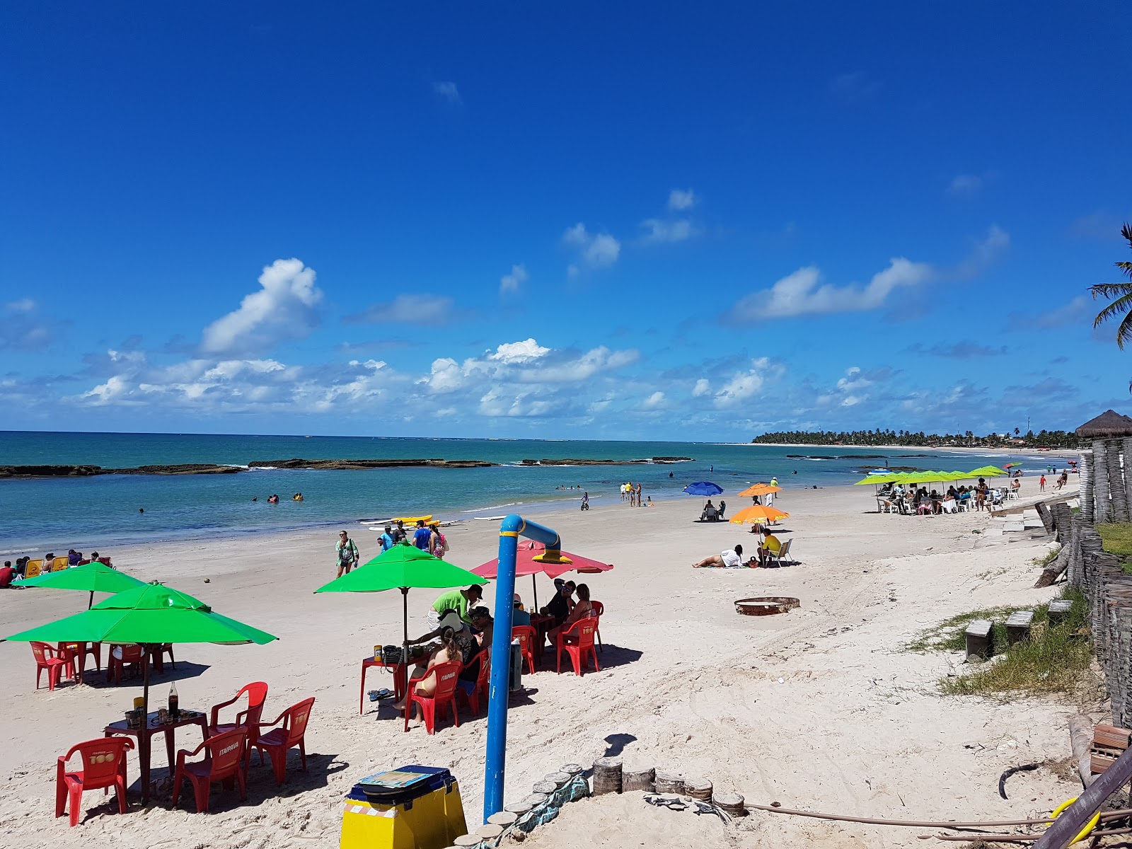 Foto de Praia das Pelotas com água cristalina superfície