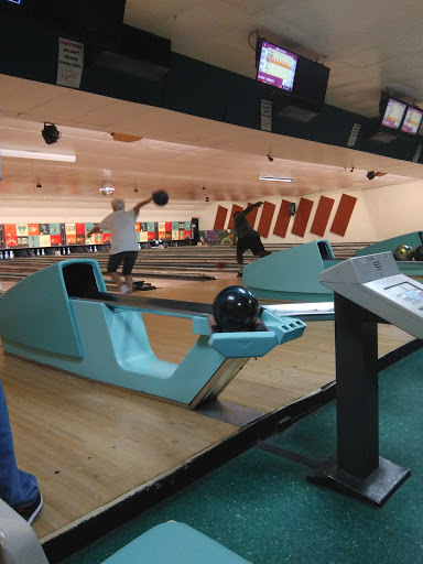 Bowling Alley «Holiday Bowling Center & Sports Bar», reviews and photos, 106 E Pembroke Rd, Hallandale Beach, FL 33009, USA