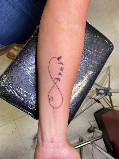 Tattoo Shop «Wyze Guyz Tattoo Parlor», reviews and photos, 3012 Lee Trevino Dr B, El Paso, TX 79936, USA