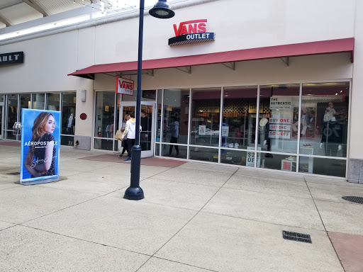 Vans, 18 Lightcap Rd #1073, Pottstown, PA 19464, USA, 