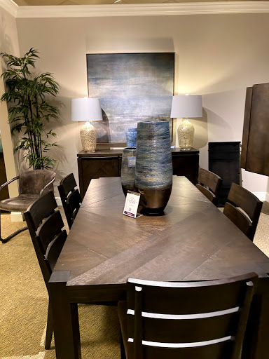 Furniture Store «Havertys Furniture», reviews and photos, 1906 W Brandon Blvd, Brandon, FL 33511, USA