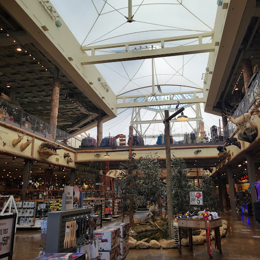 Sporting Goods Store «Bass Pro Shops», reviews and photos, 951 E Lewis and Clark Pkwy, Clarksville, IN 47129, USA