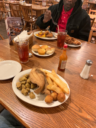 American Restaurant «Cracker Barrel Old Country Store», reviews and photos, 30750 Little Mack Ave, Roseville, MI 48066, USA