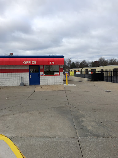 Self-Storage Facility «National Storage Centers - Westland on Newburgh Road», reviews and photos, 1638 S Newburgh Rd, Westland, MI 48186, USA