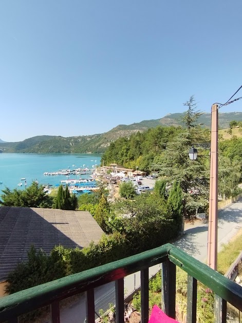 Aux logis du Lac de Castillon à Saint-Julien-du-Verdon (Alpes-de-Haute-Provence 04)