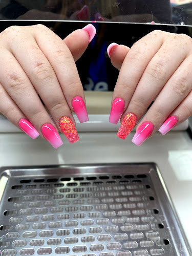 Comments and reviews of Rose Nails & Spa In Whitburn