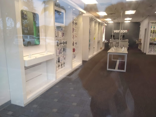 Cell Phone Store «GoWireless Verizon Authorized Retailer», reviews and photos, 6781 Manatee Ave W, Bradenton, FL 34209, USA