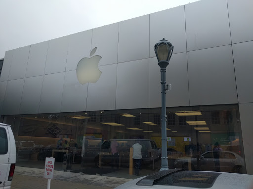 Computer Store «Apple Suburban Square», reviews and photos, 61 Saint James Pl, Ardmore, PA 19003, USA