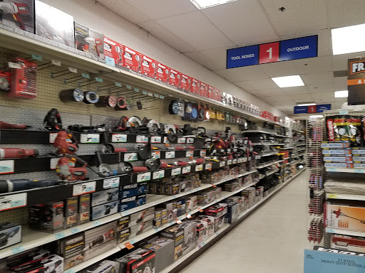 Hardware Store «Harbor Freight Tools», reviews and photos, 940 W Dundee Rd, Arlington Heights, IL 60004, USA