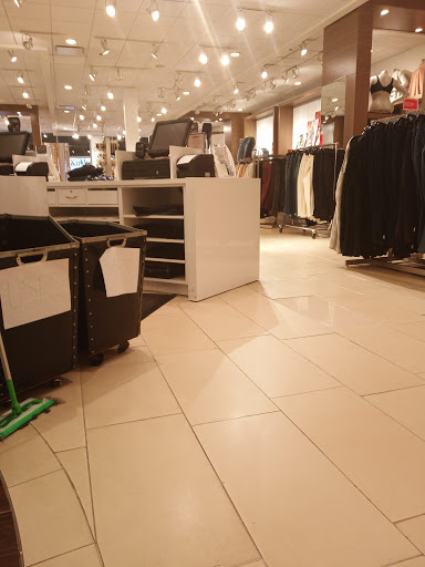 Shopping Mall «Crestview Hills Town Center», reviews and photos, 2791 Town Center Blvd, Crestview Hills, KY 41017, USA