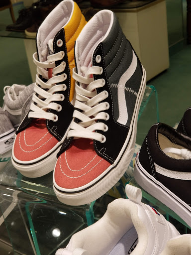 Department Store «Von Maur», reviews and photos, 4444 1st Ave NE, Cedar Rapids, IA 52402, USA