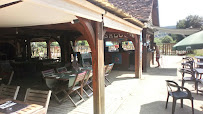 Atmosphère du Restaurant La Guinguette du Vieux Chêne à Montvalent - n°3