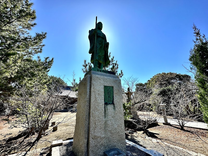 弘法大師像（銅像）