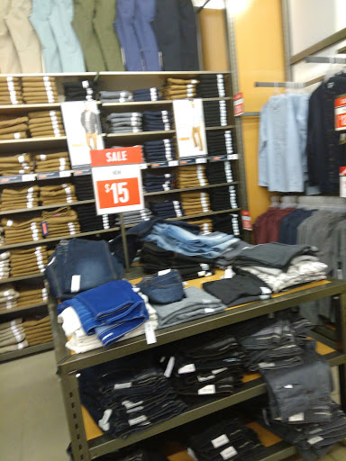Clothing Store «Old Navy», reviews and photos, 43 Middlesex Turnpike, Burlington, MA 01803, USA