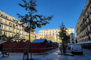 Centre de la Plaça Indepèndecia de Girona image