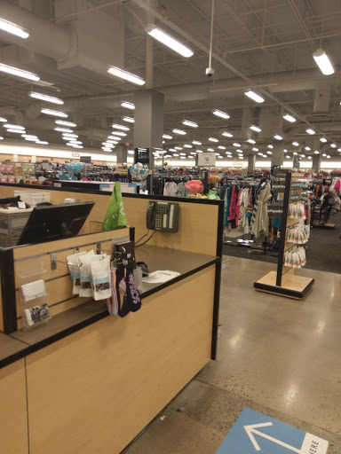 Department Store «Nordstrom Rack West Farm Shopping Center», reviews and photos, 1600 SE Rd, Farmington, CT 06032, USA