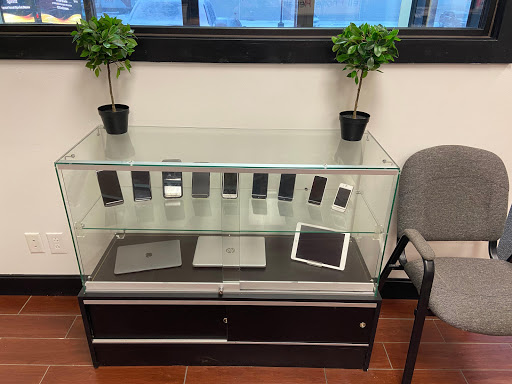 Mobile Phone Repair Shop «CPR Cell Phone Repair Fairview Heights», reviews and photos, 103 Frey Ln, Fairview Heights, IL 62208, USA