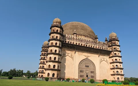 Gol Gumbaz Garden Area image