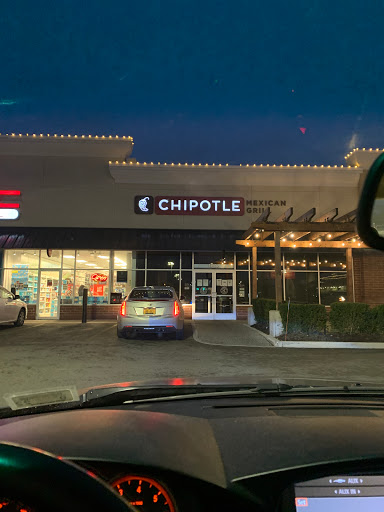 Chipotle Mexican Grill image 9