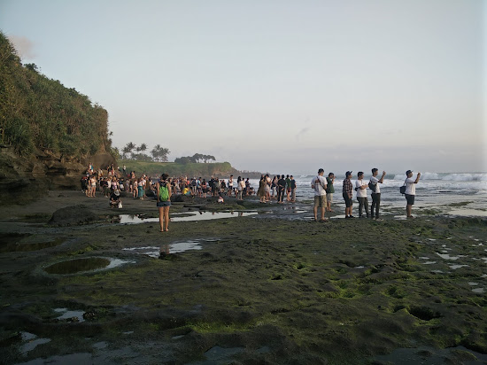 Batu Bolong Temple Beach
