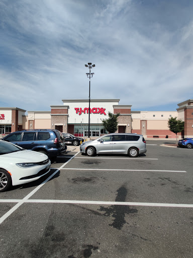 Department Store «T.J. Maxx», reviews and photos, 1751 Ritchie Station Ct, Capitol Heights, MD 20743, USA