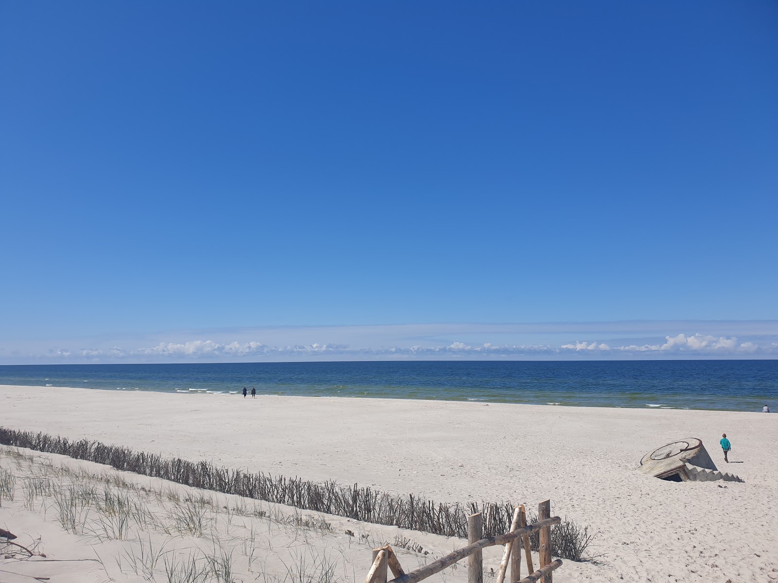 Foto de Osetnik Beach con arena fina y blanca superficie