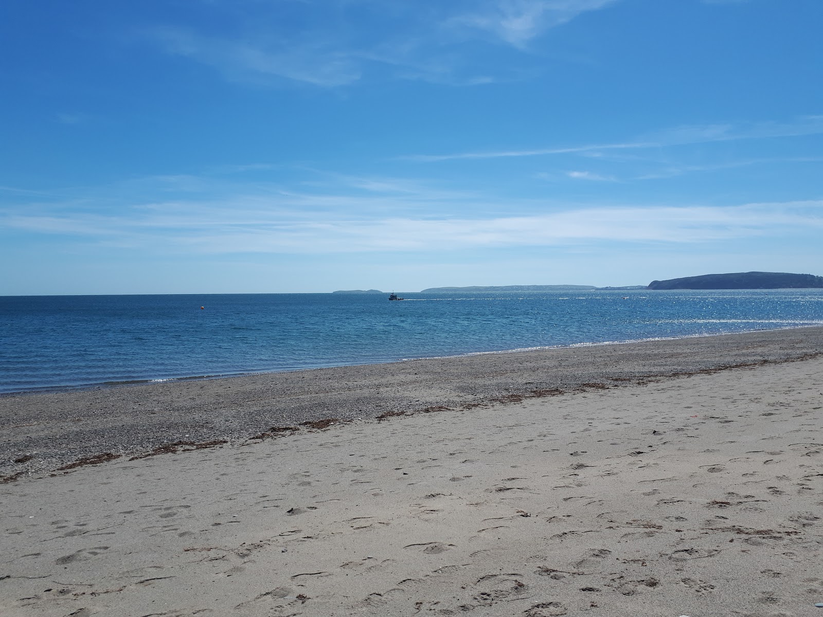 普利赫利海滩（特雷斯·马里安）的照片 带有长直海岸