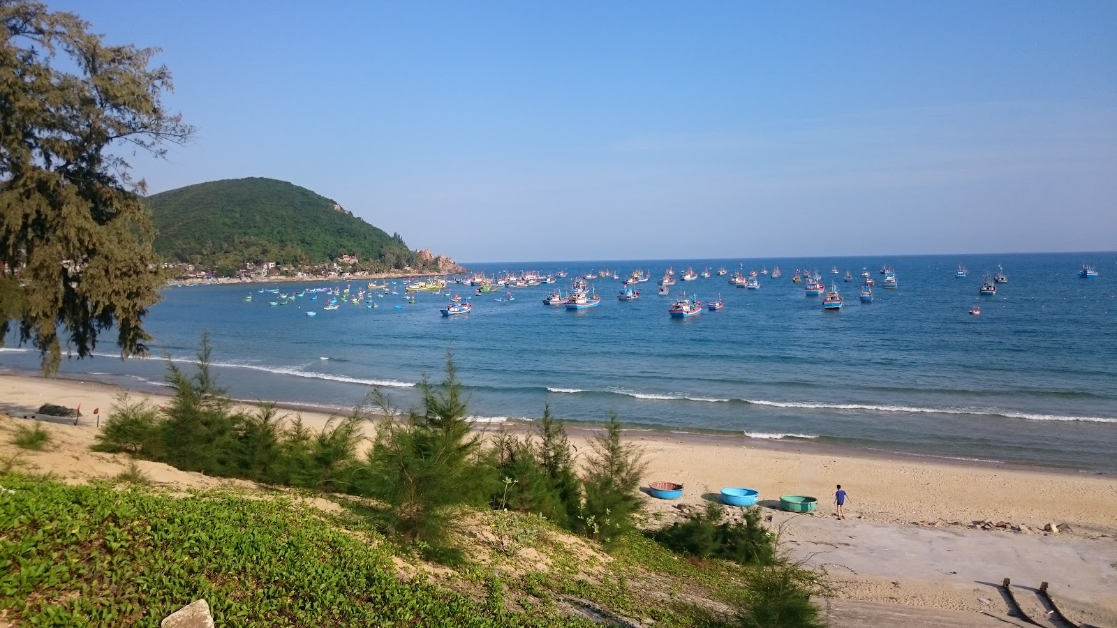 Foto af Tan Phung Beach med lys sand overflade