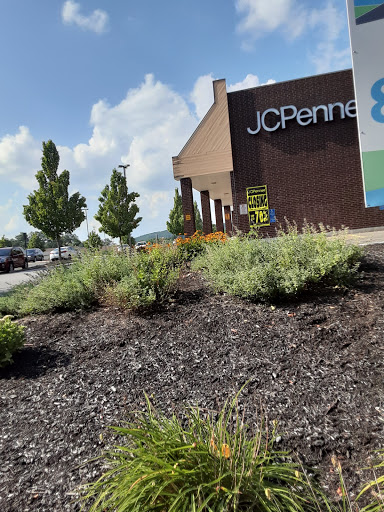 Shopping Mall «Torrington Commons Shopping Center», reviews and photos, 211 High St, Torrington, CT 06790, USA