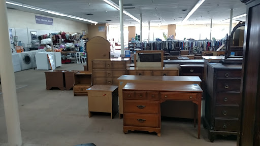 Thrift Store «Society of St. Vincent de Paul - Thunderbird Thrift Store», reviews and photos, 3547 W Thunderbird Rd, Phoenix, AZ 85053, USA