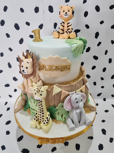 Reviews of Cake creations by Roz in Newport - Bakery