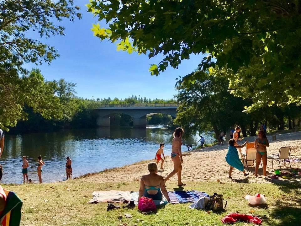 Foto von Playa Fluvial de El Tamaral mit beiger sand Oberfläche