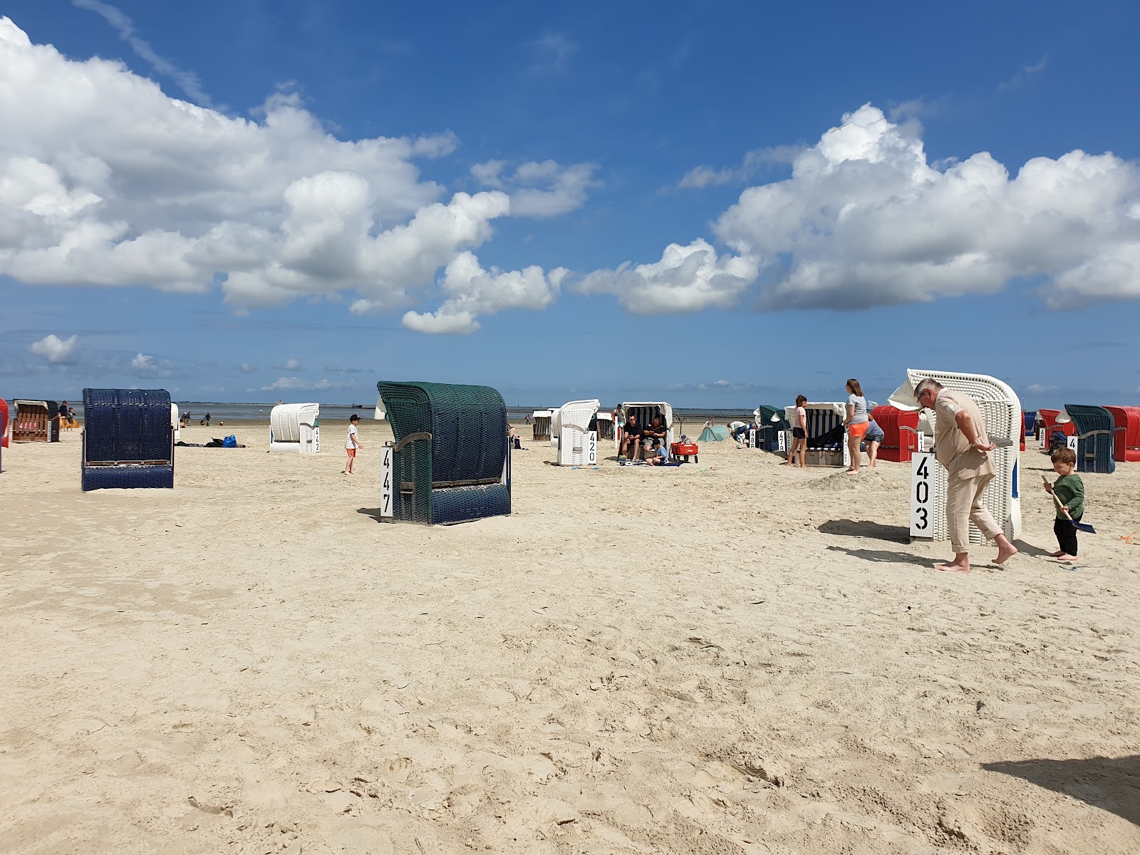 Foto de Bensersiel Beach - lugar popular entre os apreciadores de relaxamento