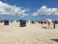 Bensersiel Beach'in fotoğrafı - rahatlamayı sevenler arasında popüler bir yer