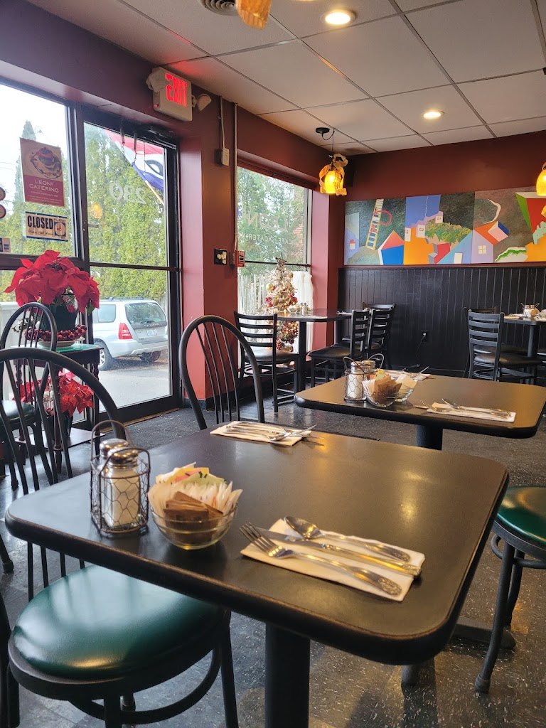 Leon's Cafe & Catering 02806