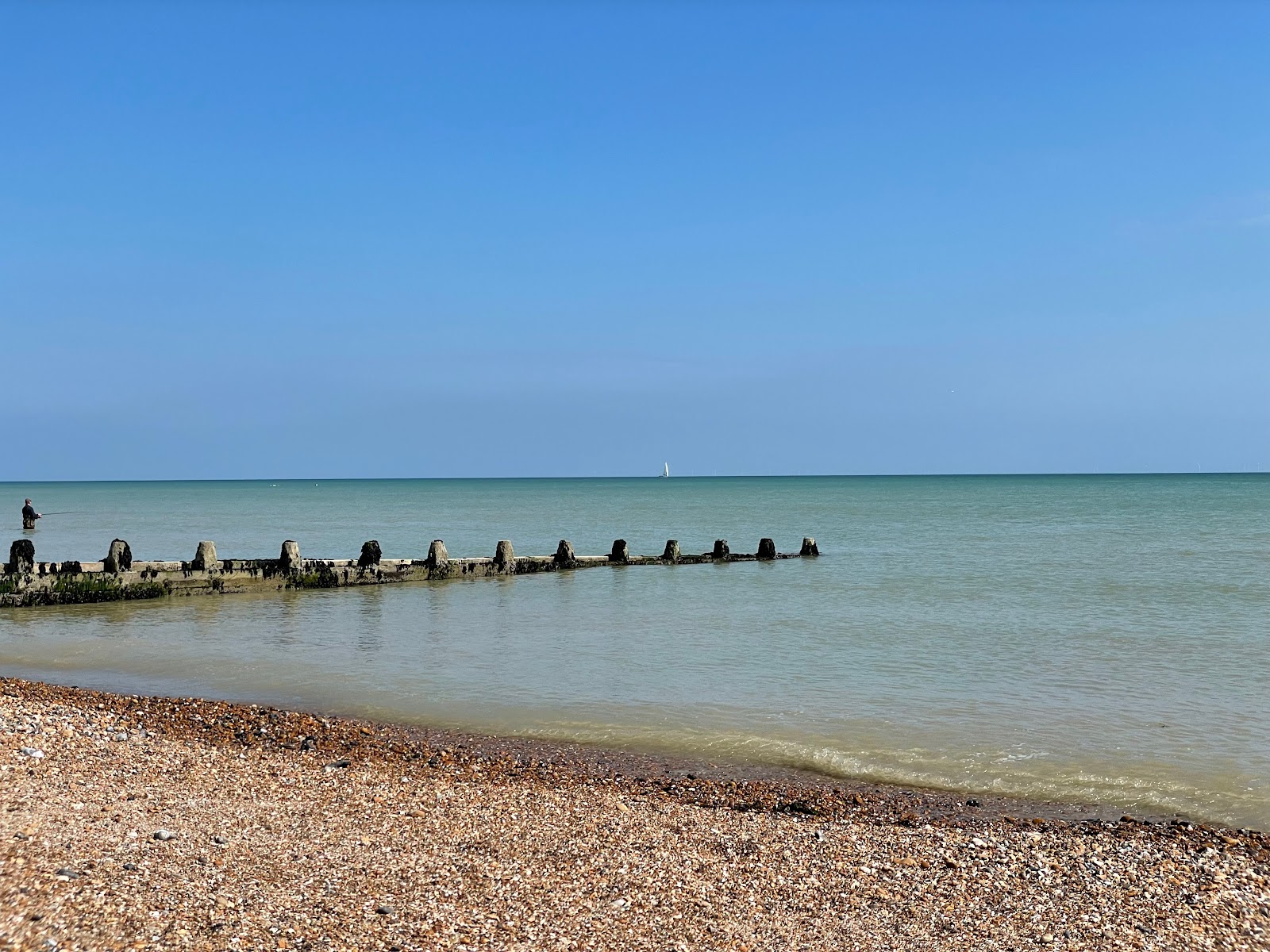 Foto von Ferring Strand und die siedlung