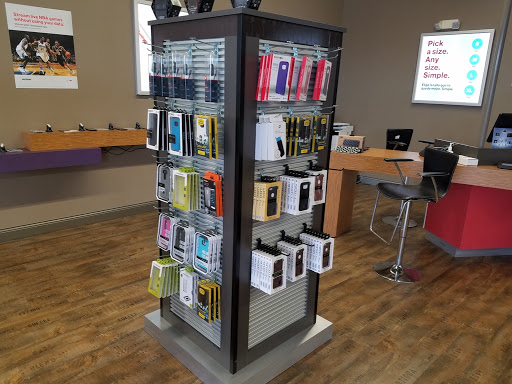 Cell Phone Store «Verizon Authorized Retailer, TCC», reviews and photos, 2090 Skokie Valley Rd, Highland Park, IL 60035, USA