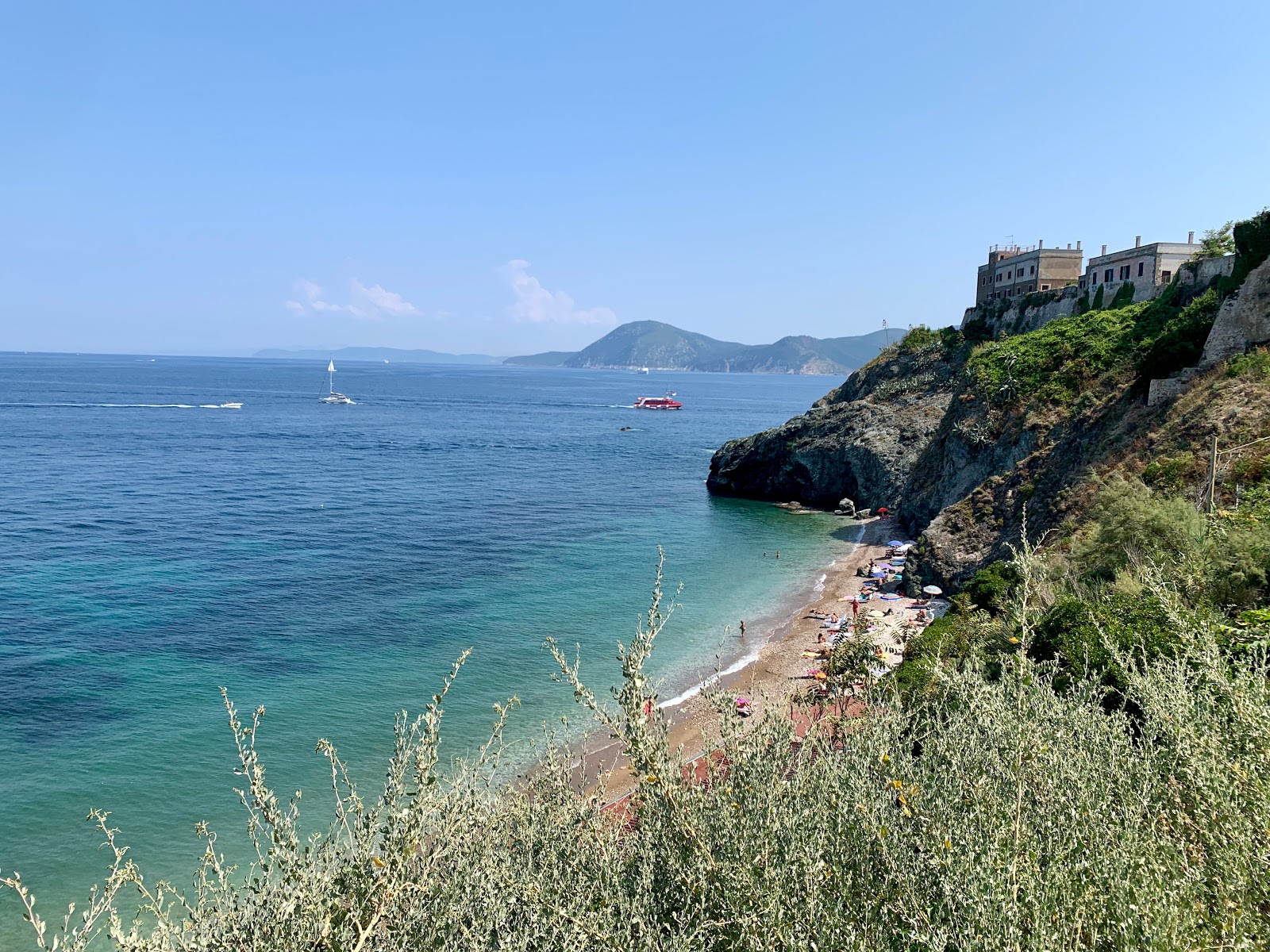 Foto van Spiaggia Le Viste met turquoise puur water oppervlakte