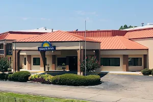 Days Inn by Wyndham Columbus image