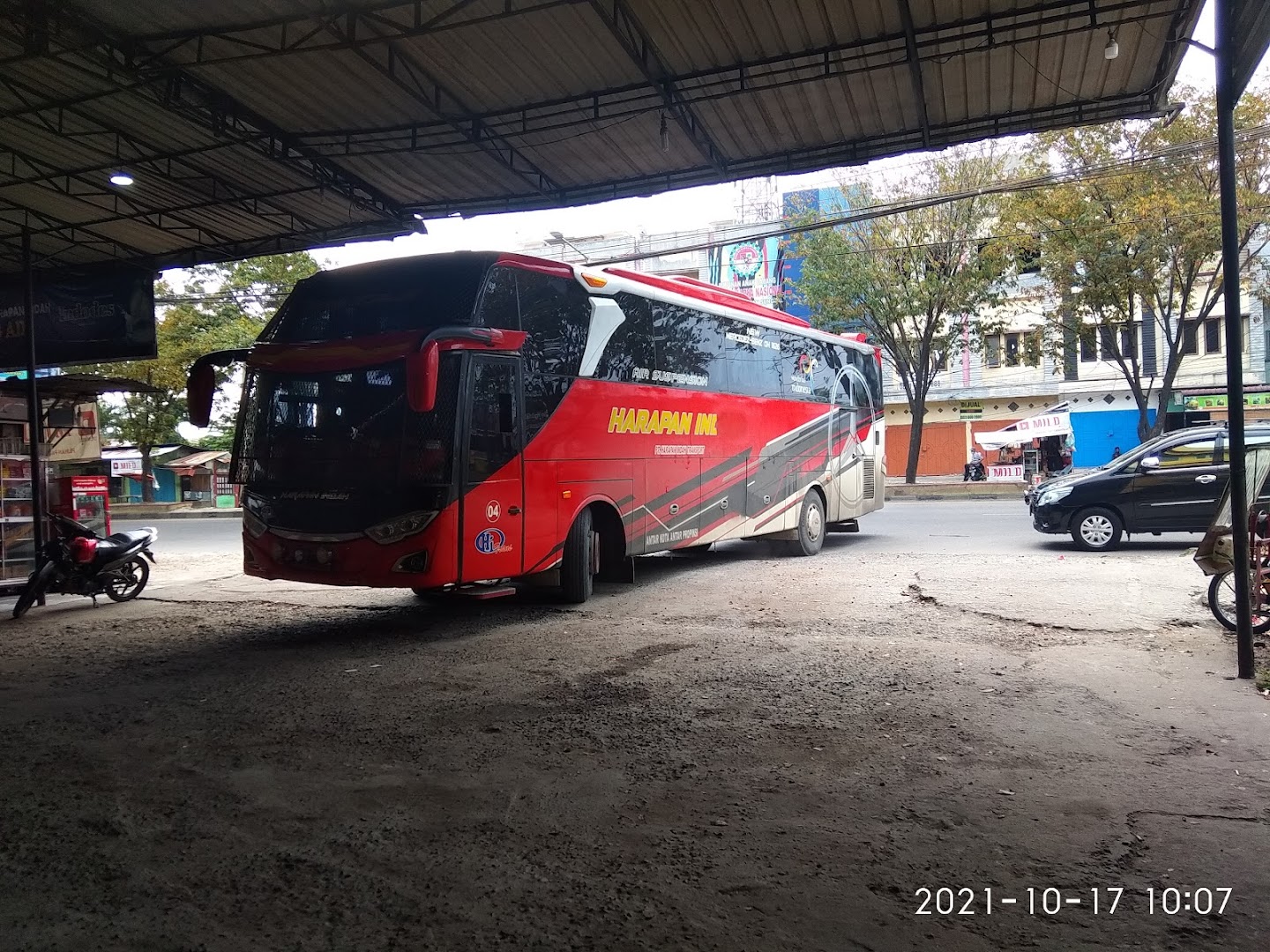 Gambar Pt. Harapan Indah Transport (pool Dan Loket Bus)