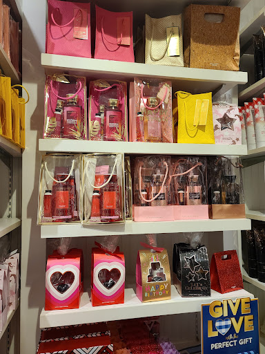 Shopping Mall «Southgate Shopping Center», reviews and photos, 13545 Eureka Rd, Southgate, MI 48195, USA