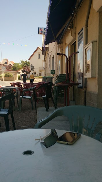 Café du Champ de Foire à Montmarault (Allier 03)