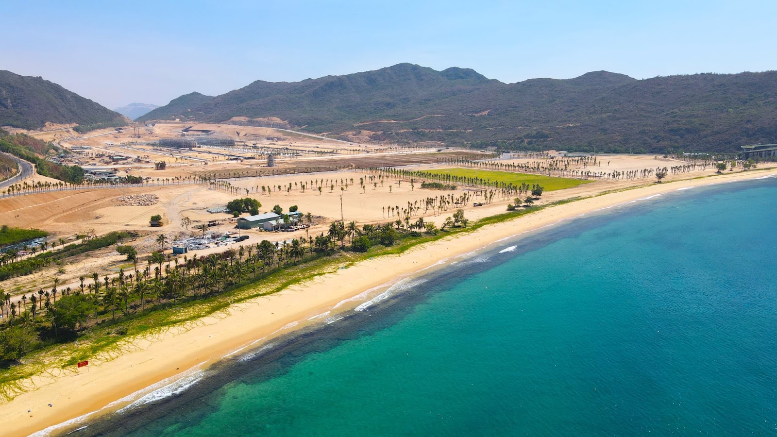 Fotografie cu Hai Giang Beach cu o suprafață de nisip beige