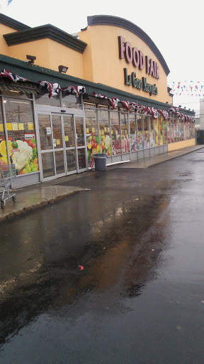 Supermarket «Food Fair La Gran Marqueta», reviews and photos, 946 Market St, Paterson, NJ 07513, USA