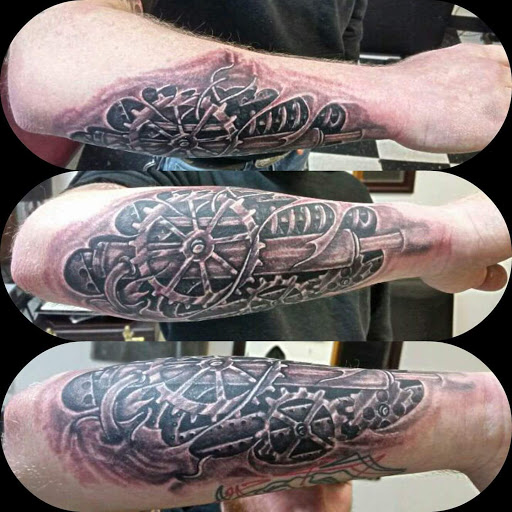 Tattoo Shop «Mitten Mayhem Tattoos and Piercings», reviews and photos, 1189 N Nottawa St b, Sturgis, MI 49091, USA