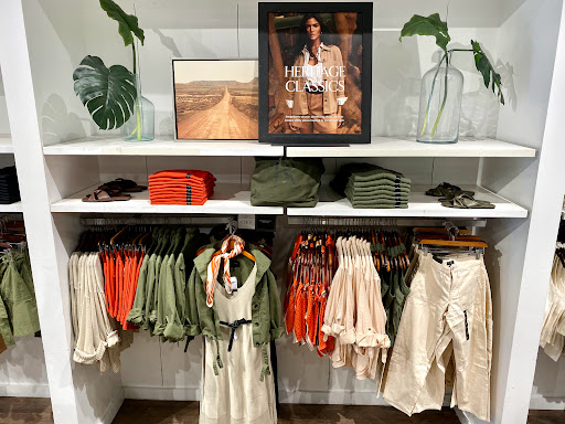 Clothing Store «Banana Republic», reviews and photos, 454 Evergreen Ct, Central Valley, NY 10917, USA