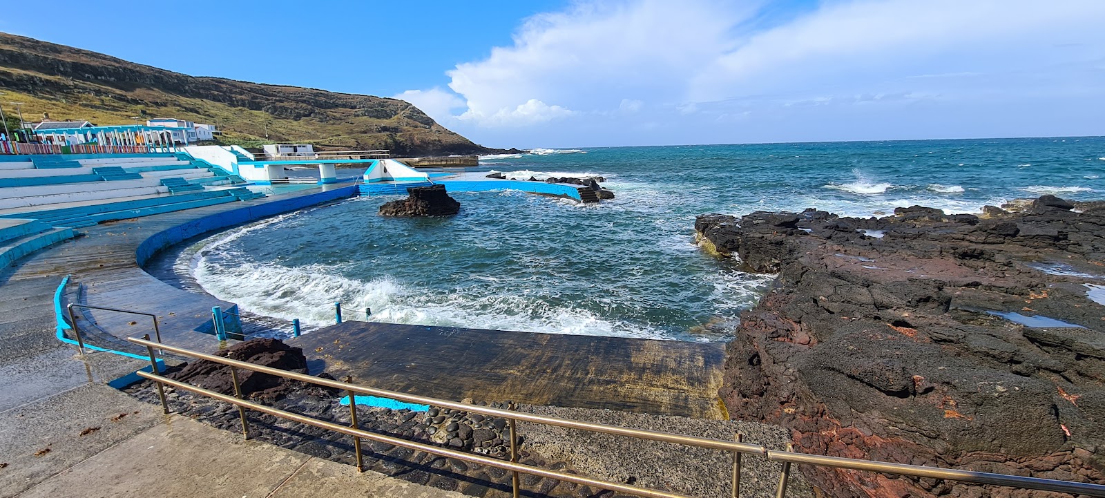 Zona Balnear dos Anjos Beach'in fotoğrafı çok temiz temizlik seviyesi ile