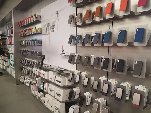 Computer Store «Apple Main Place», reviews and photos, 120 W Jefferson Ave, Naperville, IL 60540, USA