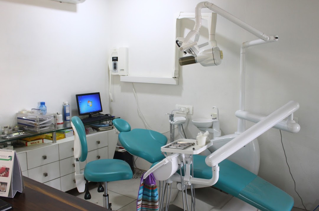 Ideal 32 Dental Clinic / Dr. Neeta Jain