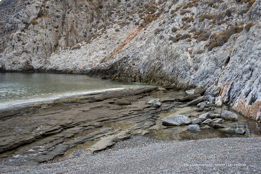 Foto di Paralia Maltezana con una superficie del sabbia con ciottolame